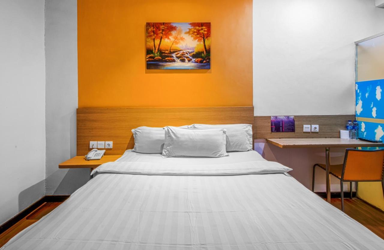 Suba Hotel Jakarta Exterior photo